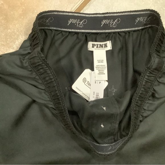 PINK Victoria's Secret Blinged Black Lounge Shorts. NWT. Sz. S - Picture 4 of 5